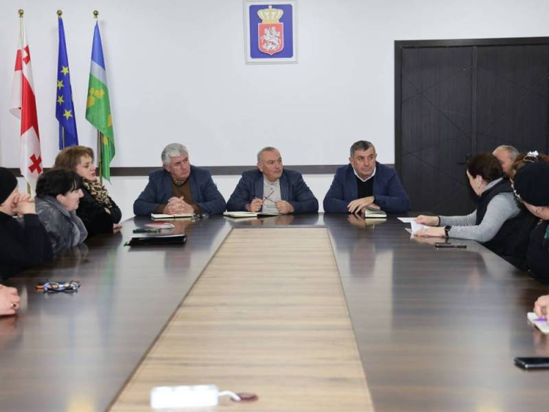 ცაგერის მუნიციპალიტეტის მერი ჭაბუკი ჭაბუკიანი  სკოლამდელი და სკოლის გარეშე...